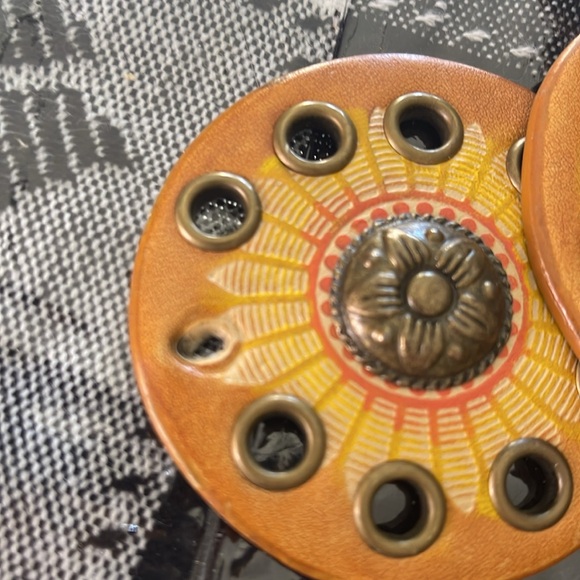 Brass buckle belt leather discs in one size. - Picture 9 of 9